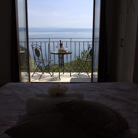 Apartman Sara S Pogledom Na More Laurana Esterno foto