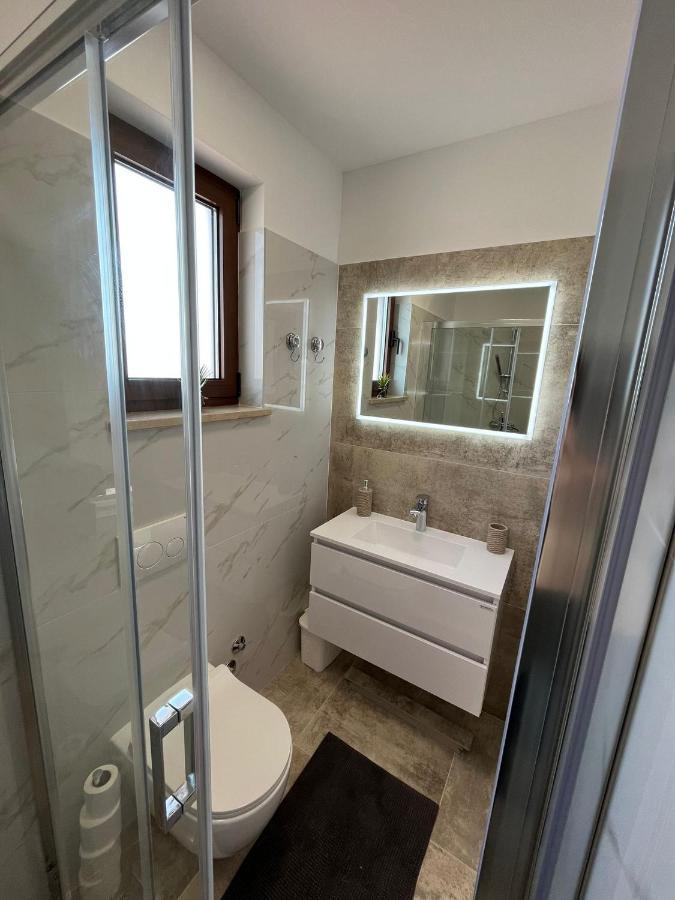 Apartman Sara S Pogledom Na More Laurana Esterno foto