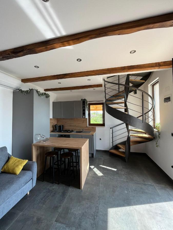 Apartman Sara S Pogledom Na More Laurana Esterno foto