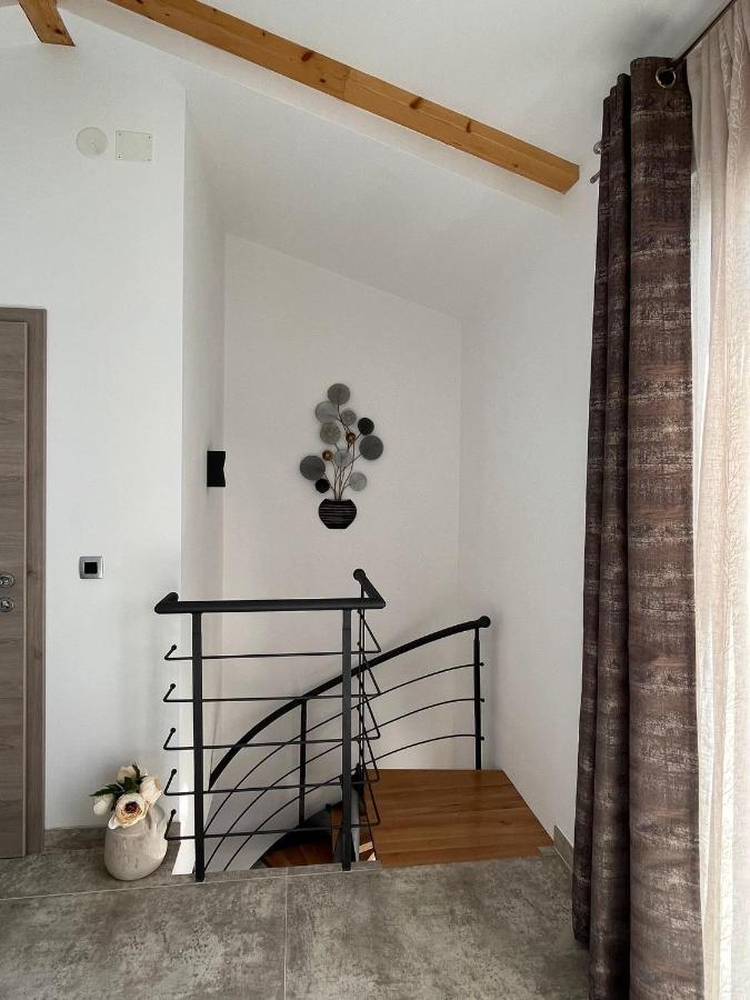 Apartman Sara S Pogledom Na More Laurana Esterno foto