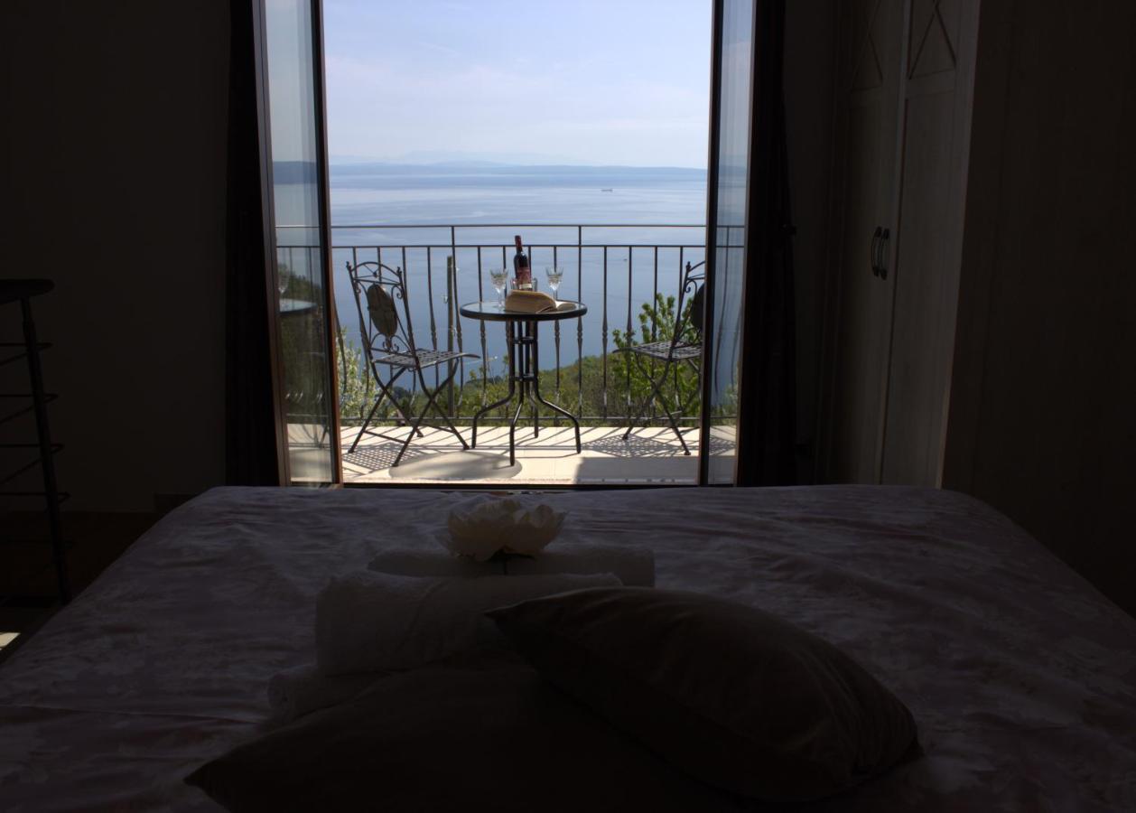 Apartman Sara S Pogledom Na More Laurana Esterno foto